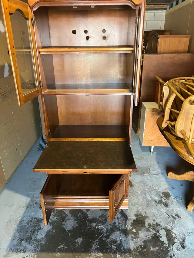 Free delivery used Kroecheler Canada Wood Hutch - Photo 10