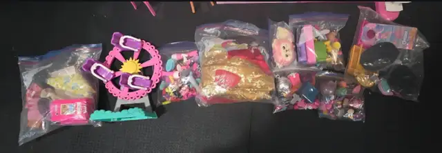 Barbie Dreamhouse Set with all accessories and many more Barbies - Photo 4