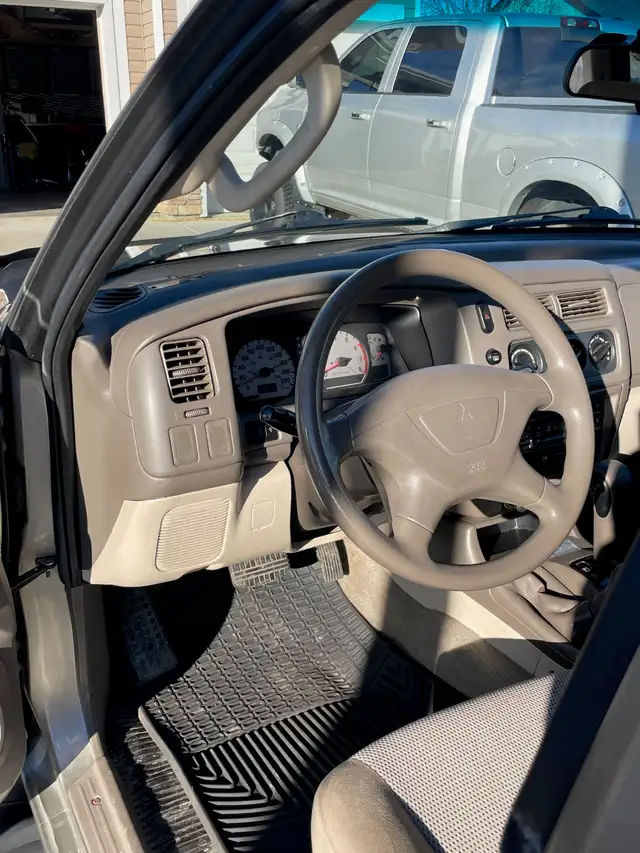 2003 Mitsubishi Montero Sport LS SUV AWD - Photo 4