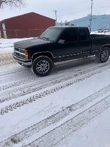 1998 Chevy K1500. 4x4 5.7. Z71 3 door