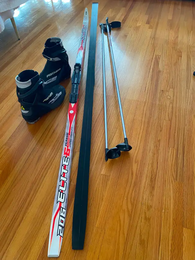 206cm Salomon Classic XC Skis, M 10.5 W 11.5 Boots & 150cm Poles