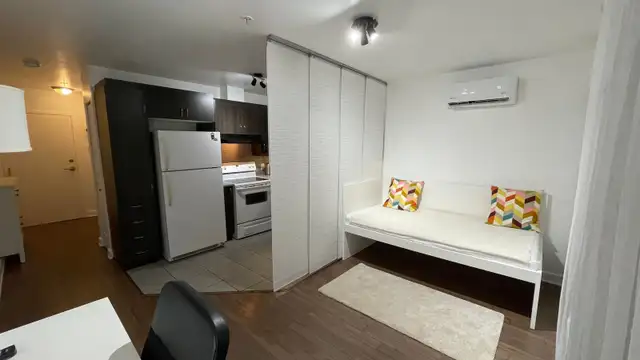 Studio near metro Angrignon with private yard - Photo 10