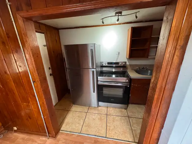 One bedroom flat in triplex uphill Nelson $1179/month   util