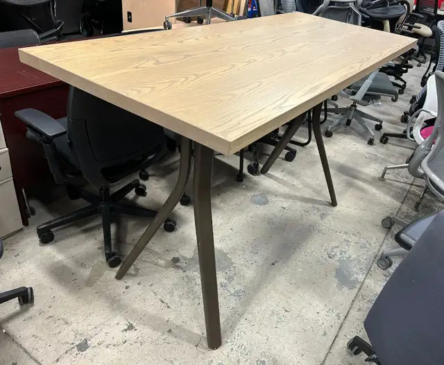 Herman Miller Bar Table – Premium Standing Collaboration Table! - Photo 2