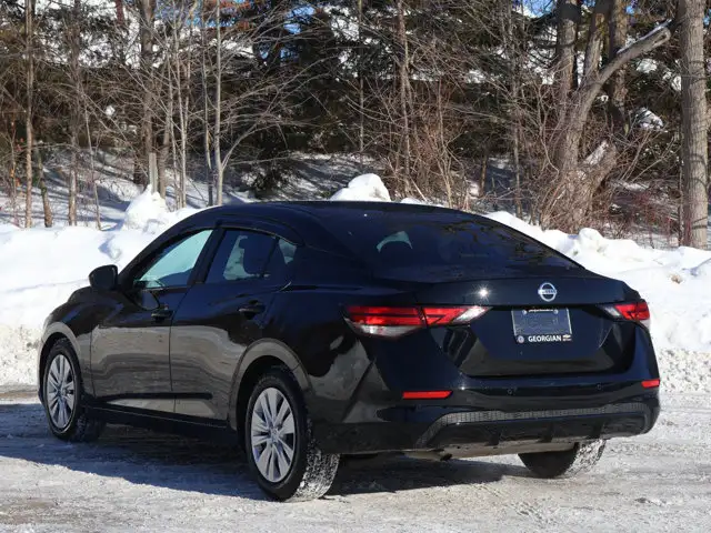 2022 Nissan Sentra S- Manual - Heated Seats - Photo 11