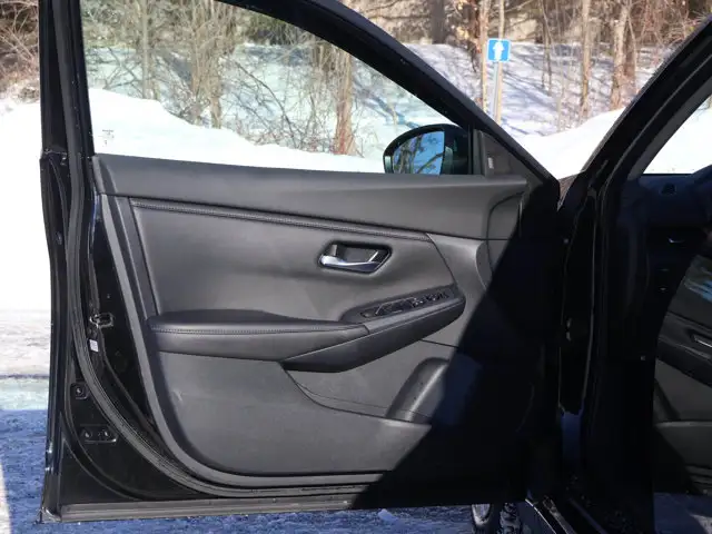 2022 Nissan Sentra S- Manual - Heated Seats - Photo 16