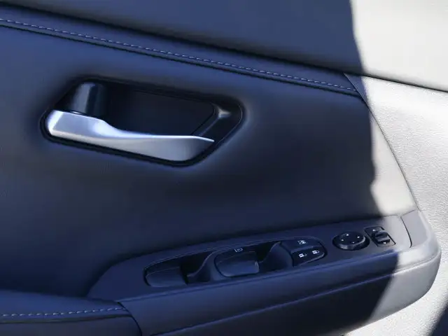 2022 Nissan Sentra S- Manual - Heated Seats - Photo 17