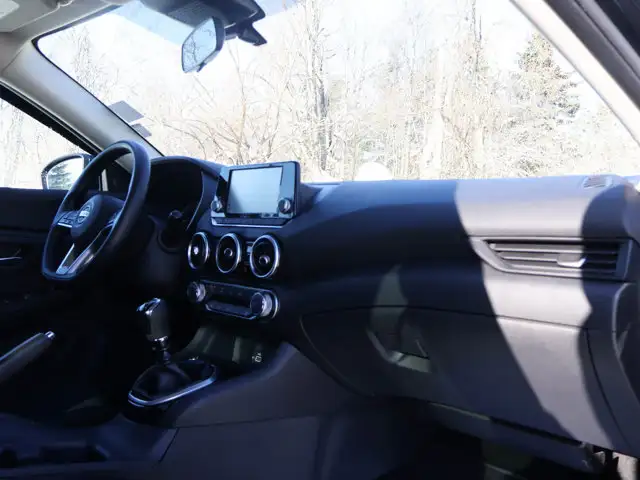 2022 Nissan Sentra S- Manual - Heated Seats - Photo 20