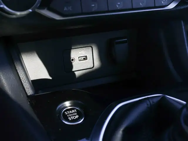 2022 Nissan Sentra S- Manual - Heated Seats - Photo 34