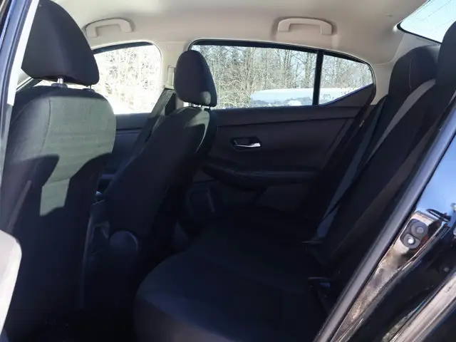 2022 Nissan Sentra S- Manual - Heated Seats - Photo 39