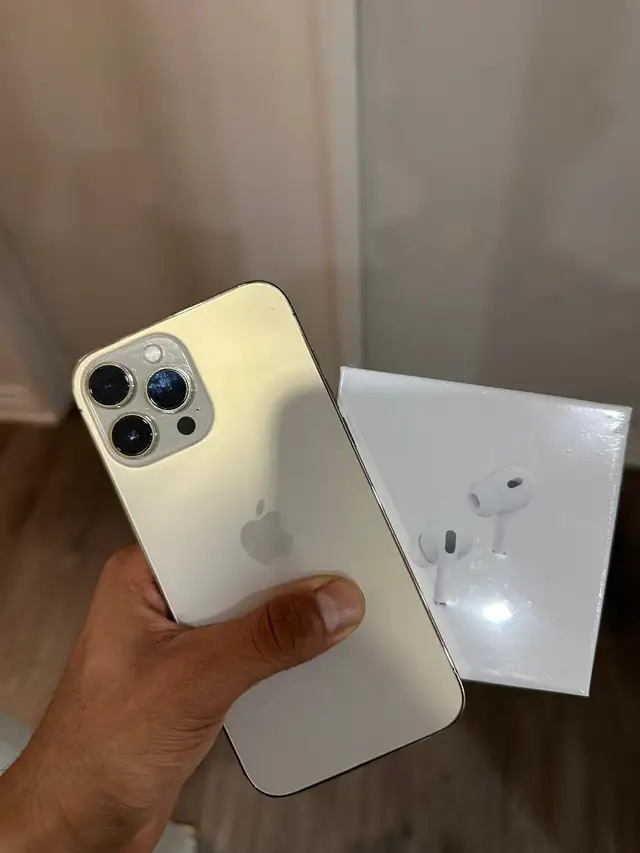 iPhone 13 Pro Max 128GB GOLD AirPods & Fast Charger