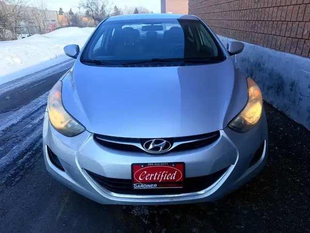 2011 Hyundai Elantra 4dr Sedan - Photo 2