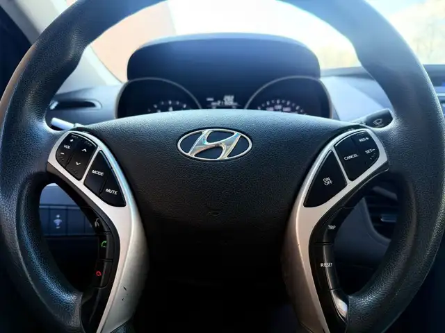 2011 Hyundai Elantra 4dr Sedan - Photo 11