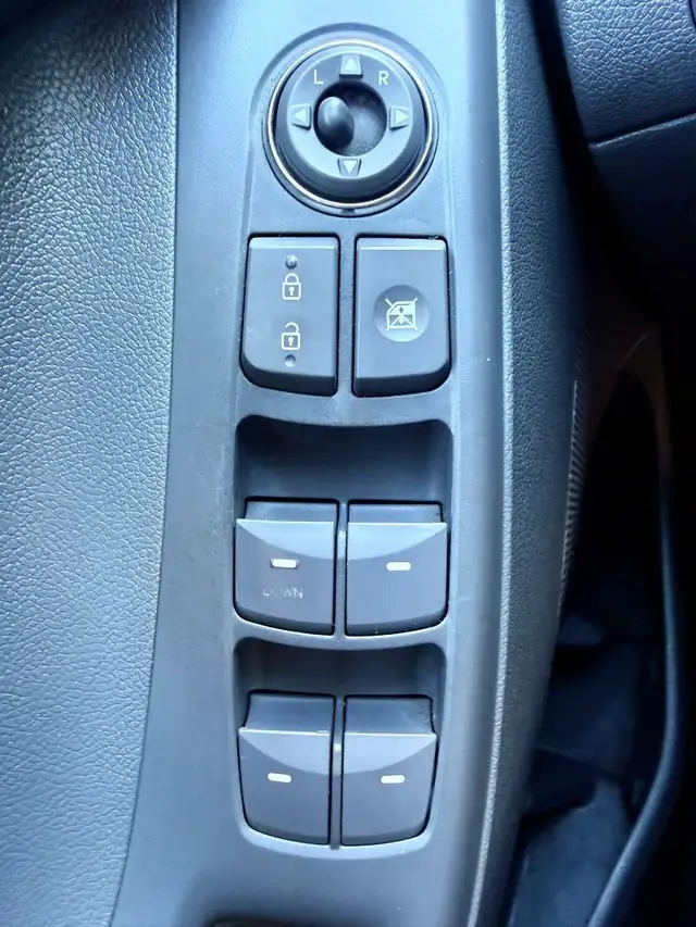 2011 Hyundai Elantra 4dr Sedan - Photo 18