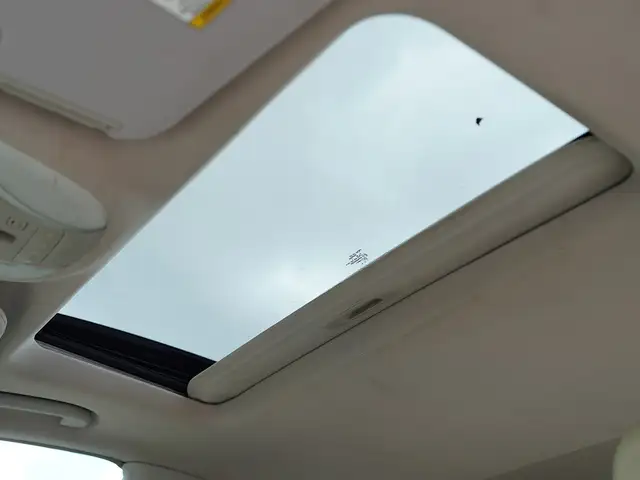 2013 Infiniti JX35 7 Passenger, Leather Seats, Navigation, Sunro - Photo 24