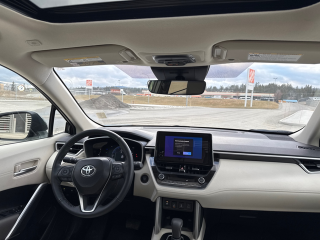 2024 Toyota Corolla Cross XLE AWD SUNROOF / HEATED STEERING WHEE - Photo 10