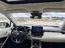 2024 Toyota Corolla Cross XLE AWD SUNROOF / HEATED STEERING WHEE - Photo 10