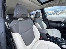 2024 Toyota Corolla Cross XLE AWD SUNROOF / HEATED STEERING WHEE - Photo 11