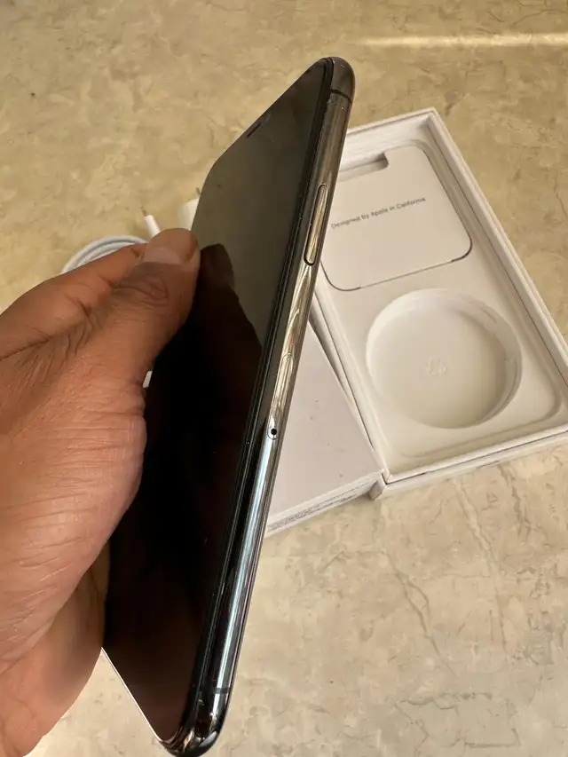 iPhone 11 pro 128GB AirPods/Charger Bundle/Delivery - Photo 3