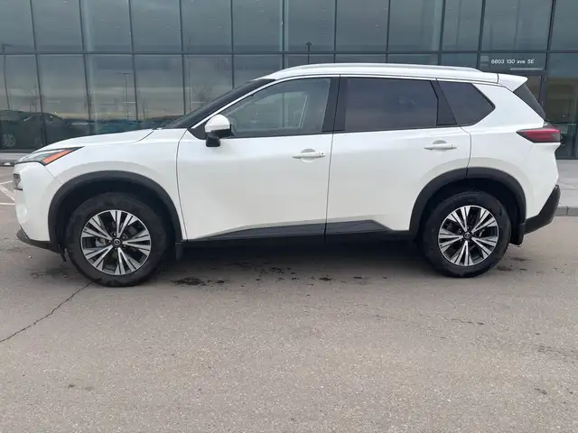 2021 Nissan Rogue SV Premium AWD • Heated Seats • Moonroof - Photo 3