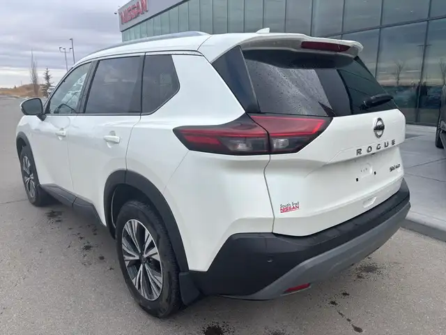 2021 Nissan Rogue SV Premium AWD • Heated Seats • Moonroof - Photo 4