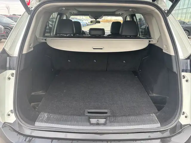 2021 Nissan Rogue SV Premium AWD • Heated Seats • Moonroof - Photo 6