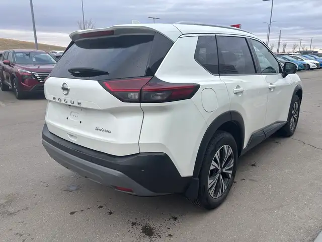 2021 Nissan Rogue SV Premium AWD • Heated Seats • Moonroof - Photo 8