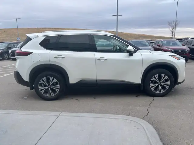 2021 Nissan Rogue SV Premium AWD • Heated Seats • Moonroof - Photo 9