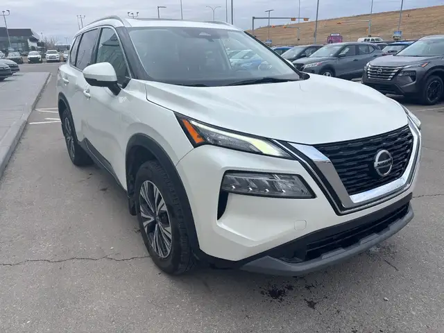 2021 Nissan Rogue SV Premium AWD • Heated Seats • Moonroof - Photo 10