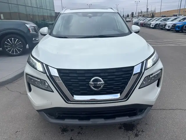 2021 Nissan Rogue SV Premium AWD • Heated Seats • Moonroof - Photo 11