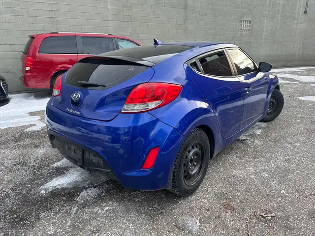 2012 Hyundai Veloster Base - Photo 3