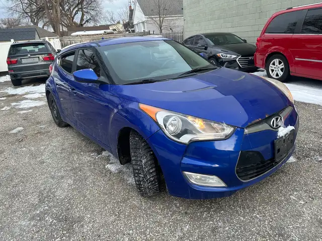 2012 Hyundai Veloster Base - Photo 4