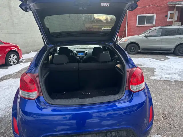 2012 Hyundai Veloster Base - Photo 5