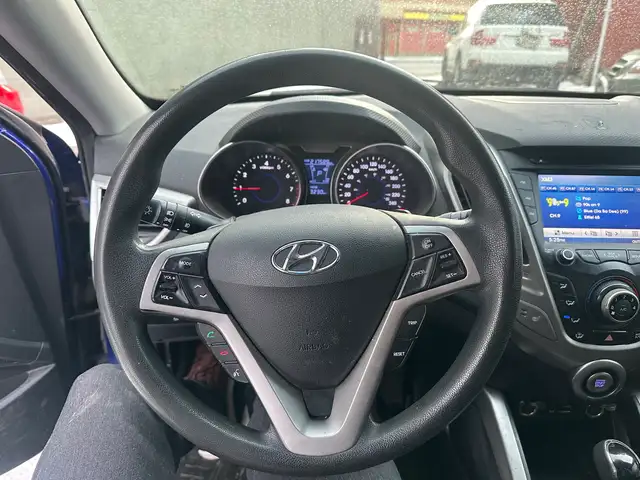 2012 Hyundai Veloster Base - Photo 9