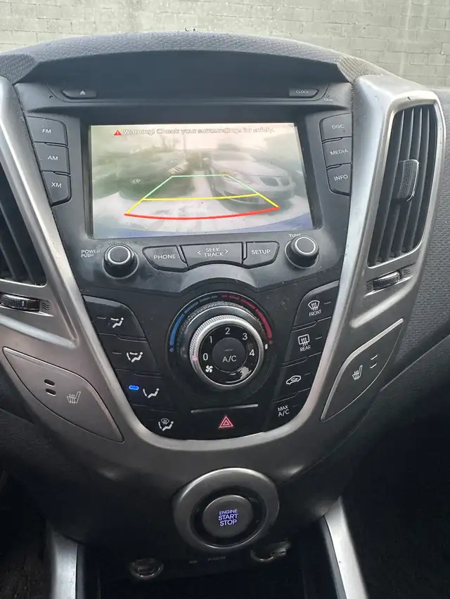 2012 Hyundai Veloster Base - Photo 11