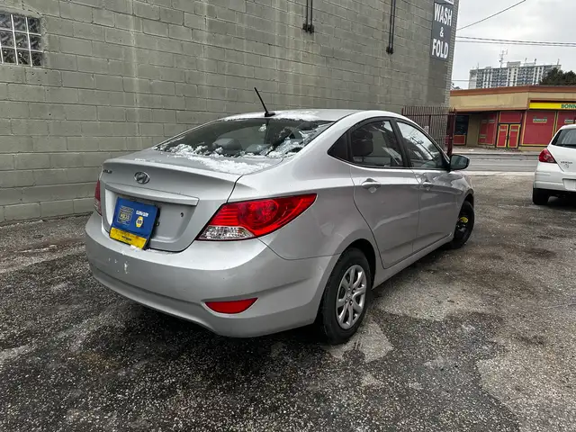 2013 Hyundai Accent GLS - Photo 3
