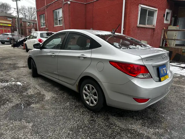 2013 Hyundai Accent GLS - Photo 4