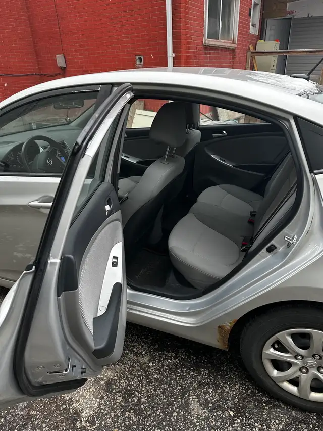 2013 Hyundai Accent GLS - Photo 5