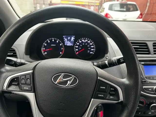 2013 Hyundai Accent GLS - Photo 9