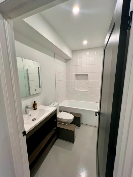 Stunning 2 Bedroom 1.5 Bath Apartment Available April 1st - Photo 7