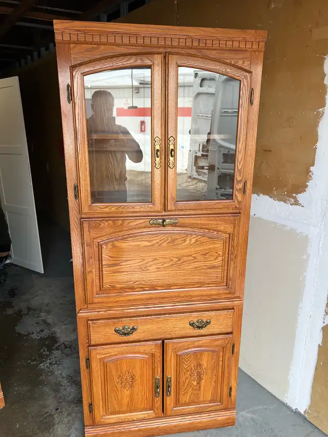 Free delivery used Vintage solid wood hutch