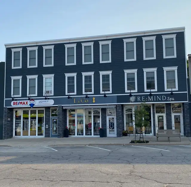 Southampton Studio Downtown Apartment - Photo 9