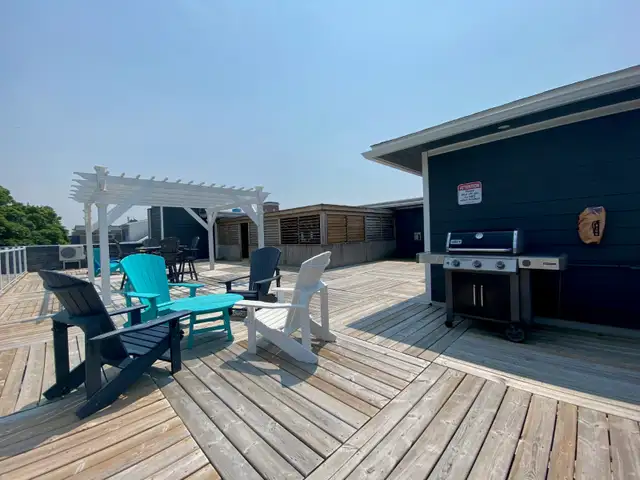 Southampton Studio Downtown Apartment - Photo 10