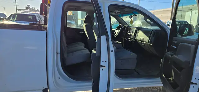2016 Chevrolet Silverado 1500 Work Truck - 4x4 - Loaded interior - Photo 9