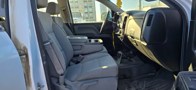 2016 Chevrolet Silverado 1500 Work Truck - 4x4 - Loaded interior - Photo 11