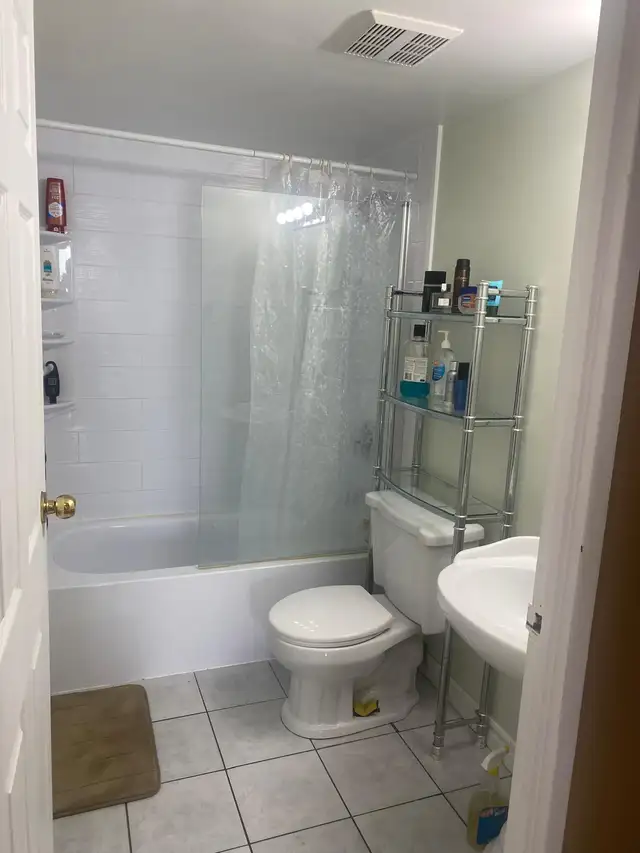 Shared rooms for rent near Bramlea city centre - Photo 3