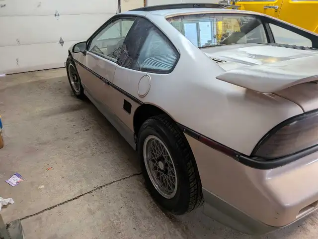 1986 Pontiac Fiero GT - Photo 2