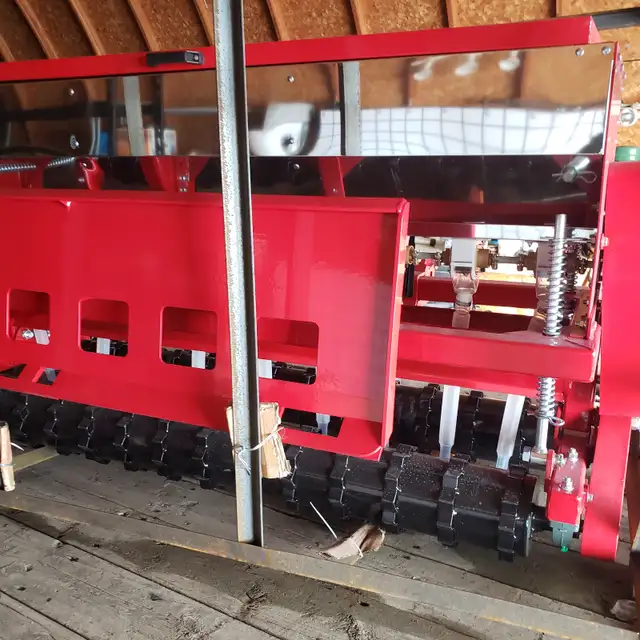 NEW  NO TILL DRILL SEEDER - Photo 2