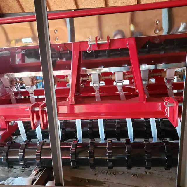 NEW  NO TILL DRILL SEEDER - Photo 6