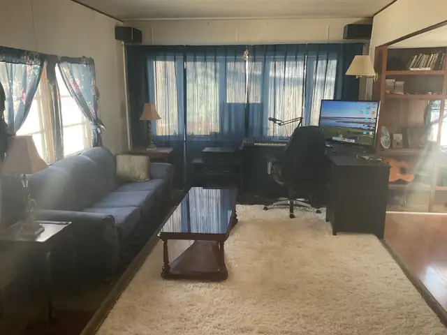 Beautiful Year round home - Photo 3